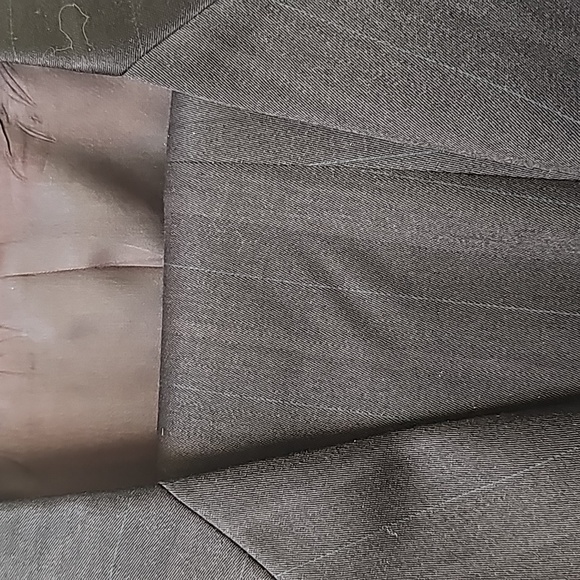 Beautiful man's 2 pce suit. - Picture 2 of 13